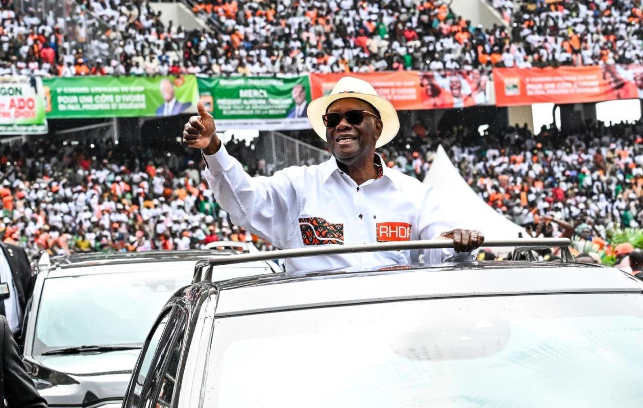 Présidentielle ivoirienne: Ouattara lance sa campagne, interpellations lors d'une manifestation dispersée à Abidjan