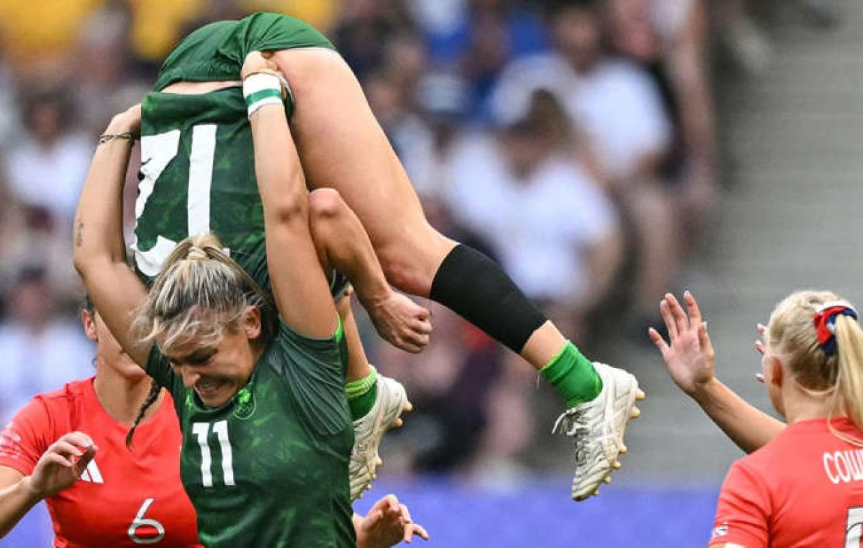 La joueuse de rugby sauve sa coéquipière : les photos de l'impressionnante démonstration de force aux Jeux olympiques