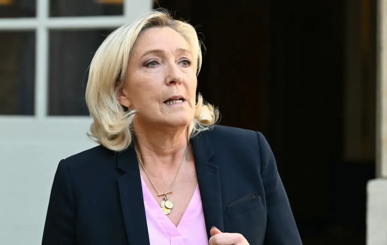 "C'est une évidence": pour Marine Le Pen, le gouvernement de Sébastien Lecornu "ne tiendra pas dans la durée"