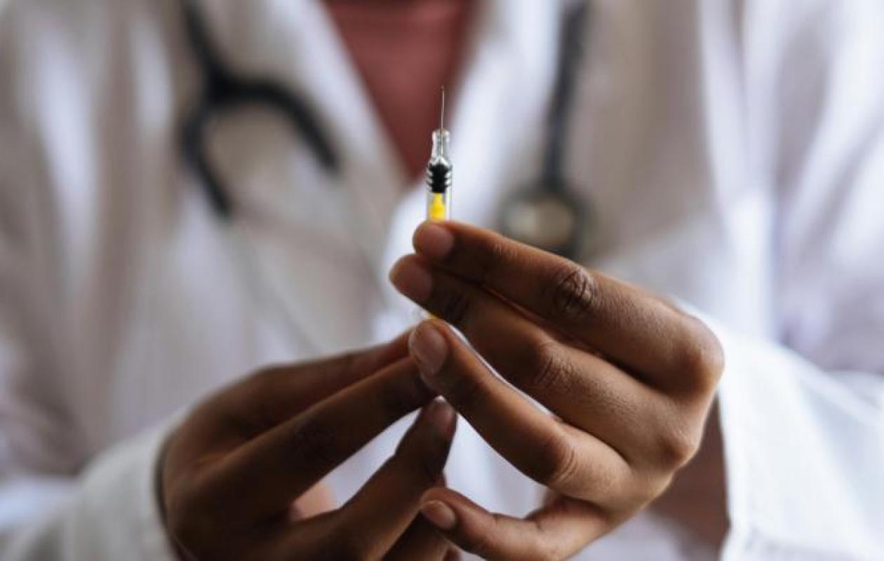 «DES TAUX DE SURVIE REMARQUABLES» : QUEL EST CE «SUPER VACCIN» RÉVOLUTIONNAIRE QUI POURRAIT PRÉVENIR LE MÉLANOME, LE CANCER DU PANCRÉAS ET LE CANCER DU SEIN ?