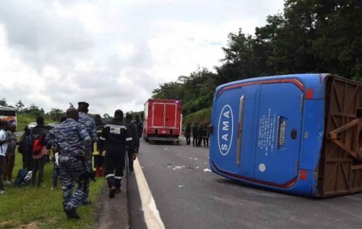 Dramatique sortie de route d'un car sur l'autoroute du Nord : 57 victimes recensées
