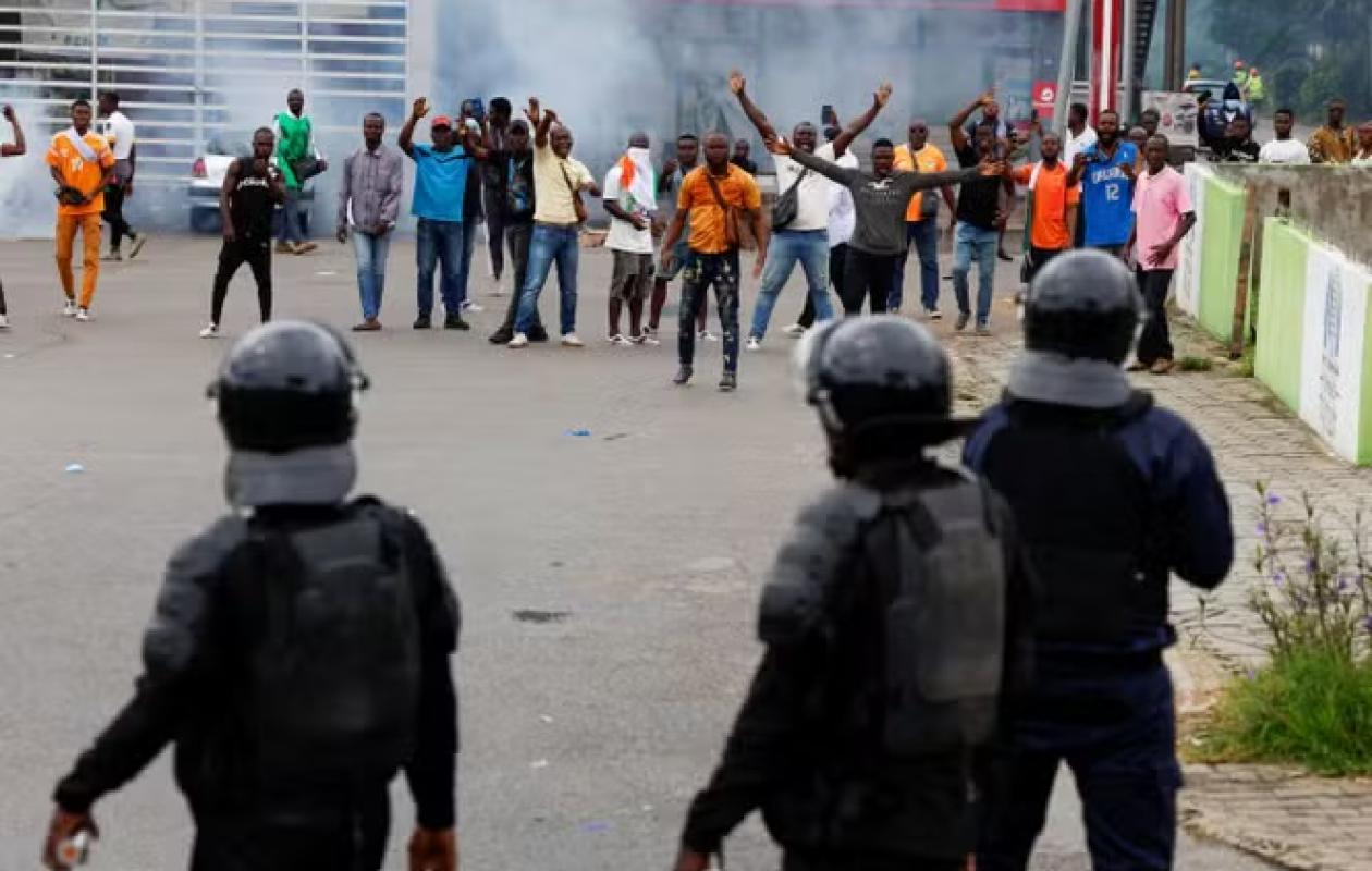 Yamoussoukro sous tension : la police déjoue l’opération “Bloquons tout” du Front commun