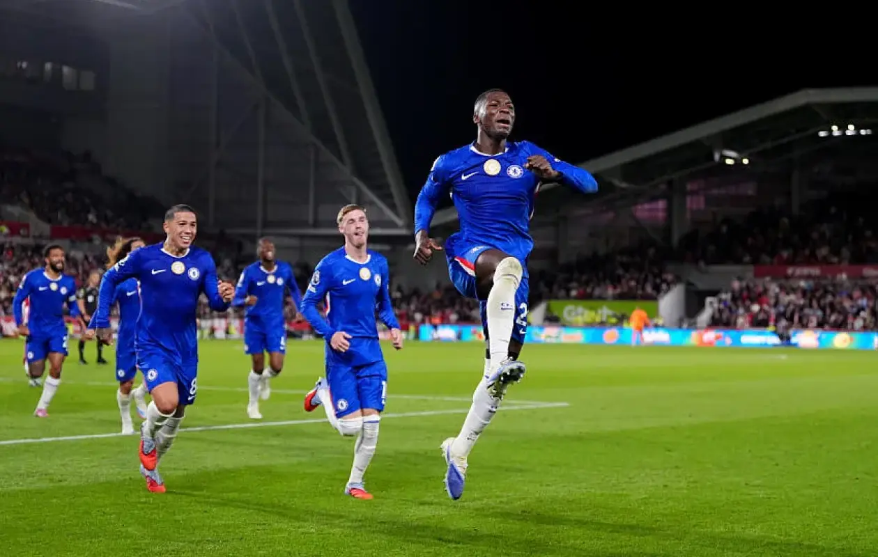 Titre : Rumeur de Départ à 115 M€ Démentie : Chelsea Confirme l'Avenir de Moises Caicedo