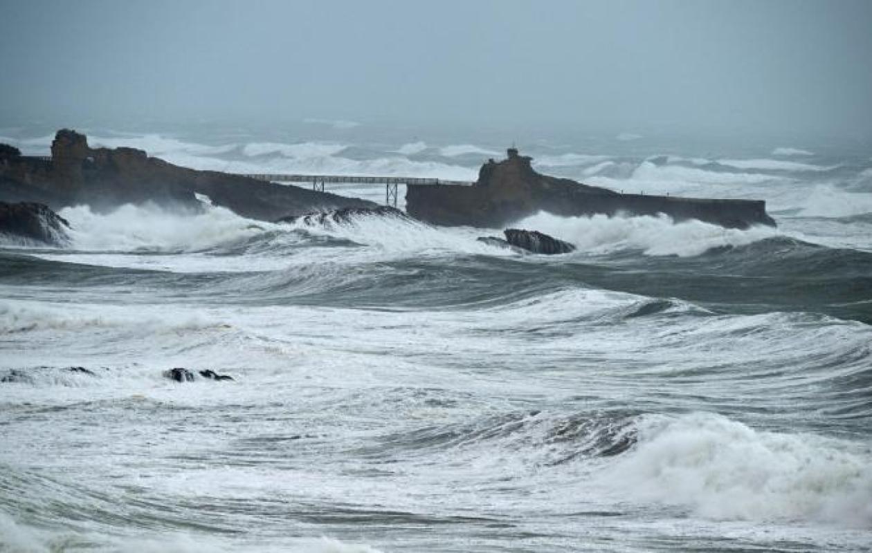 Tempête Benjamin : la France frappée par des vents violents, un vacancier allemand décède en Corse