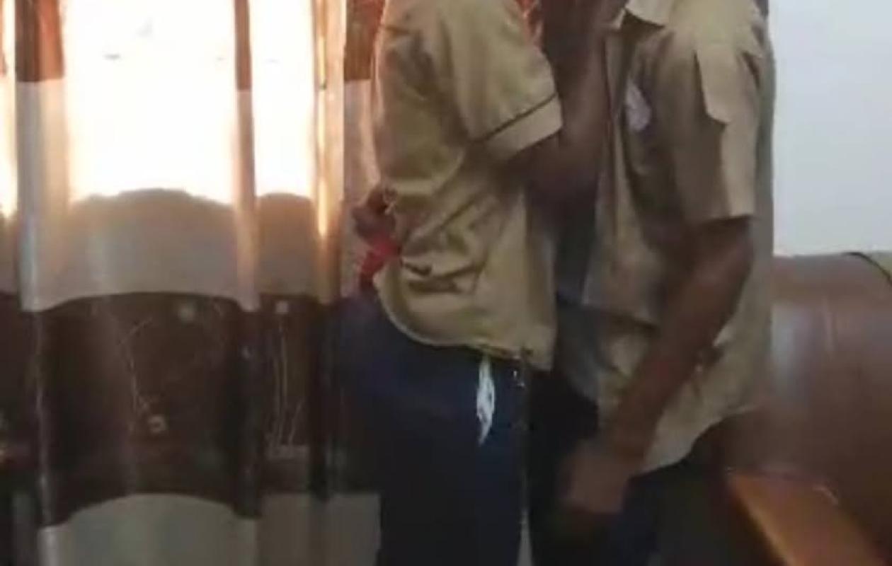 Congo : une vidéo virale montre des collégiens en tenue scolaire dans une scène dérangeante