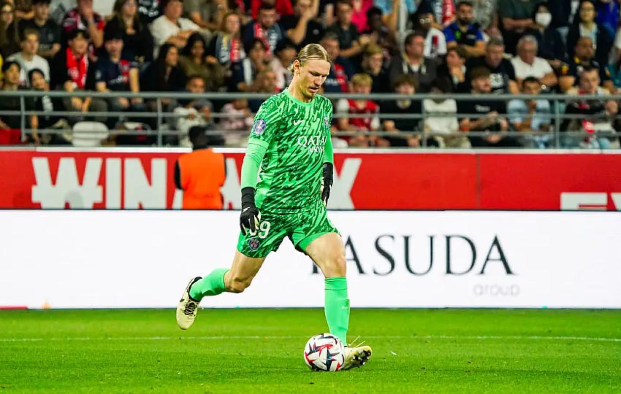Départ imminent pour Matvey Safonov, le PSG cherche un remplaçant expérimenté