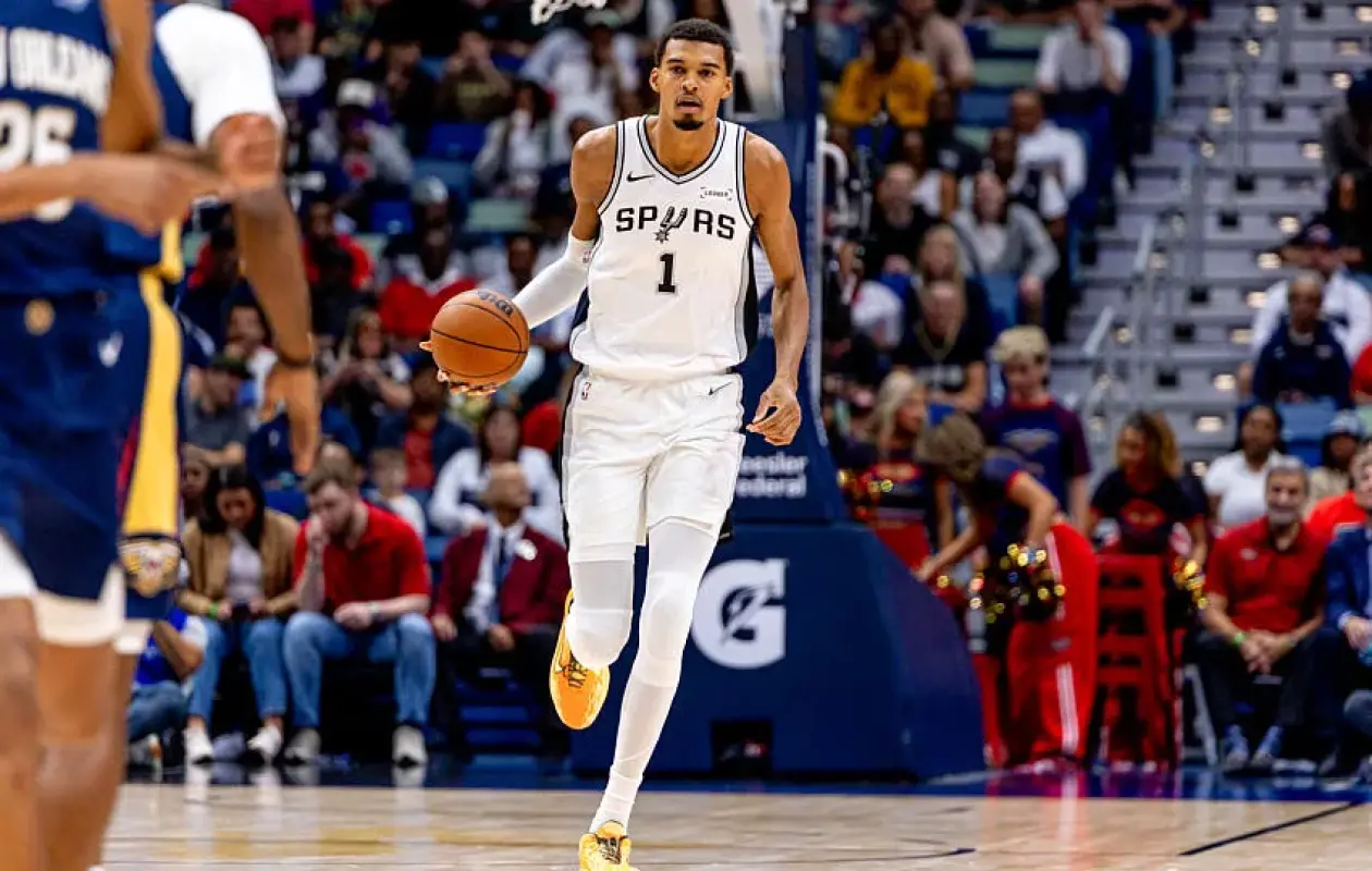 Wembanyama à un contre d'un triple-double historique !