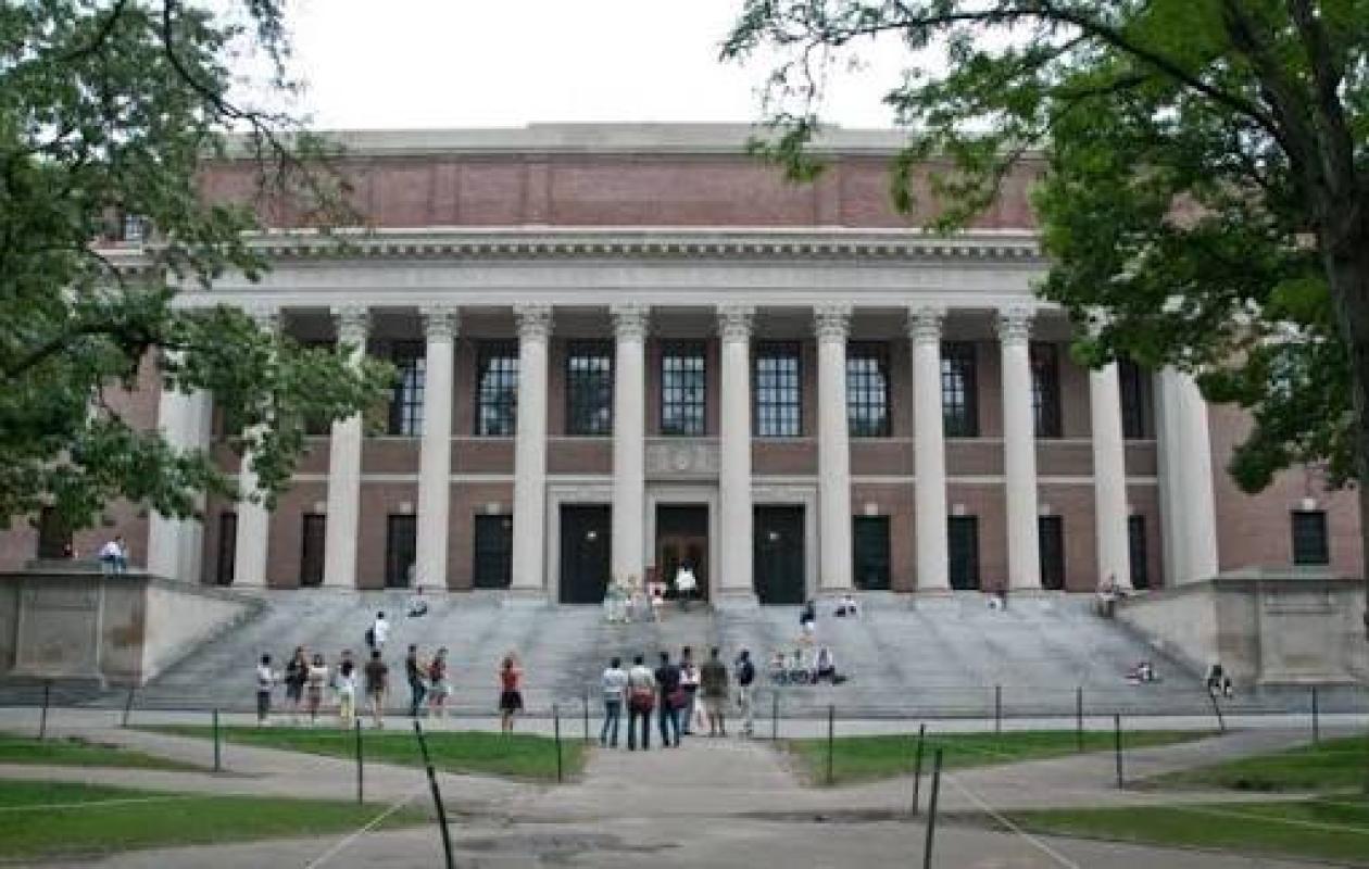 États-Unis : le gouverneur de Floride ordonne aux universités de l’État de cesser d’embaucher des travailleurs étrangers