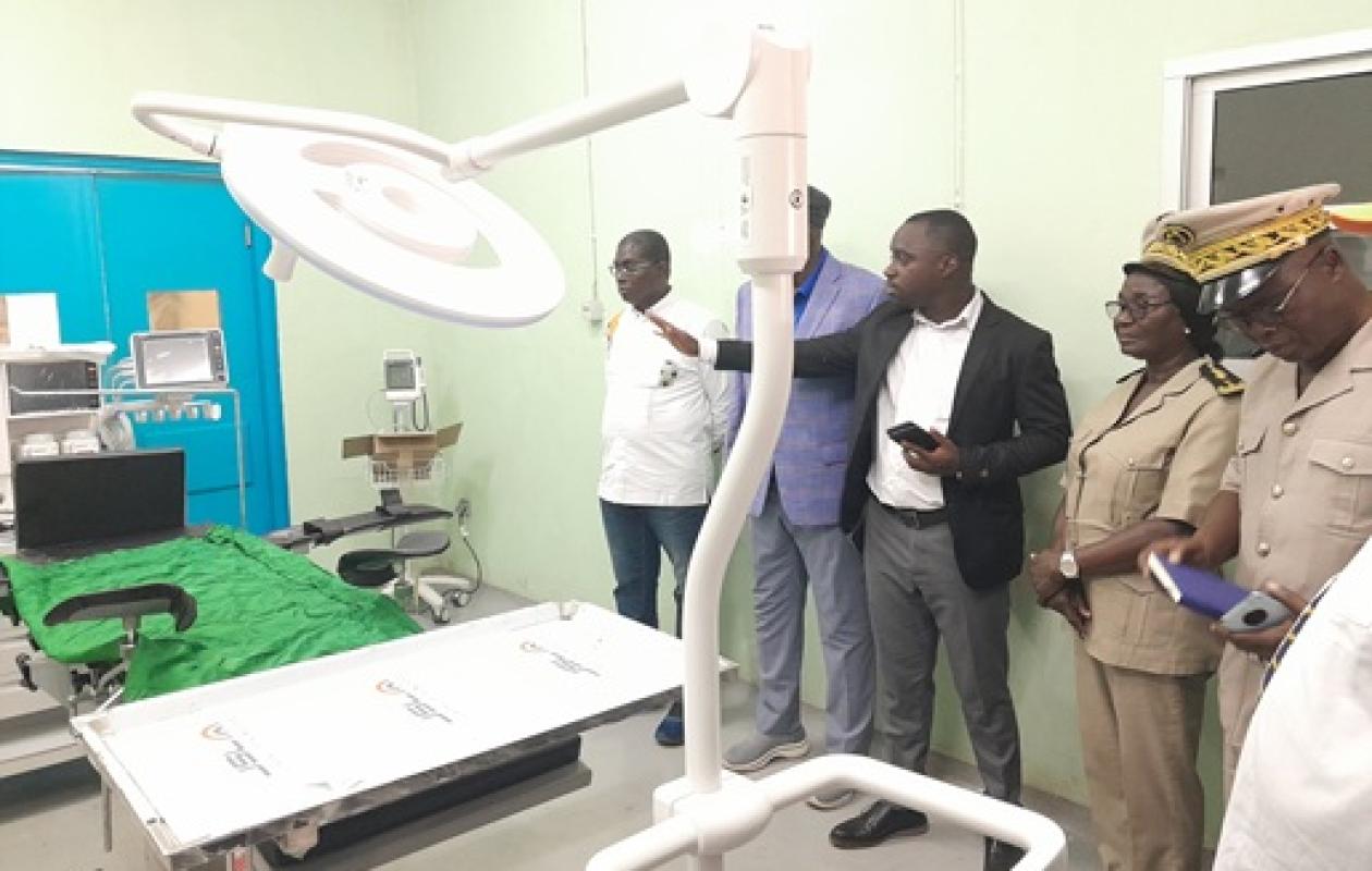 Santé à Tabou : Un cadre répond à l'appel et équipe l'hôpital en matériel de pointe.