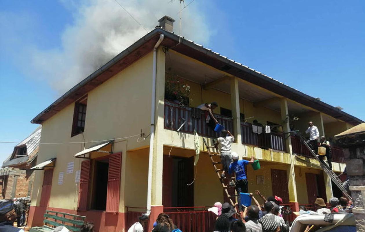 Tragédie à Ambohibao : Une Fillette de 13 Ans Périt dans l'Incendie d'un Foyer Historique