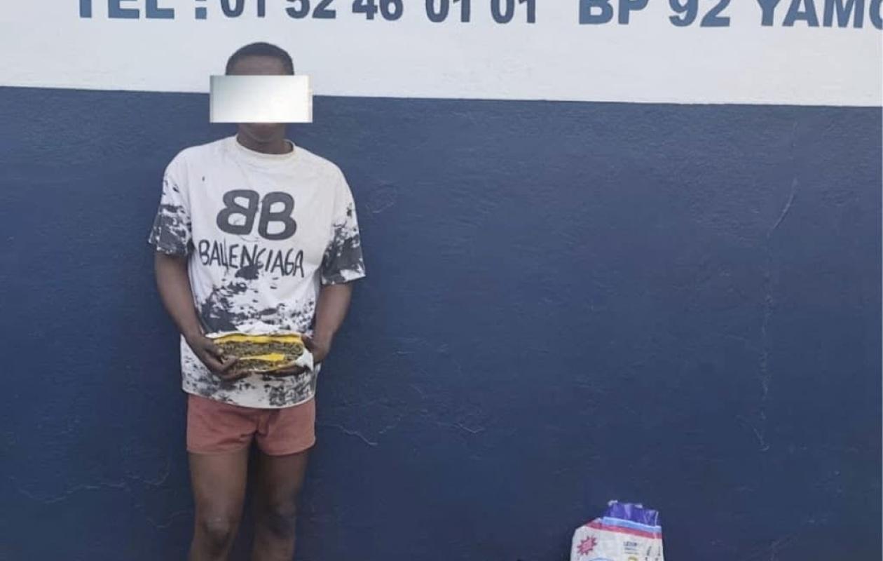 Yamoussoukro : un jeune homme arrêté pour vol et détention de drogue