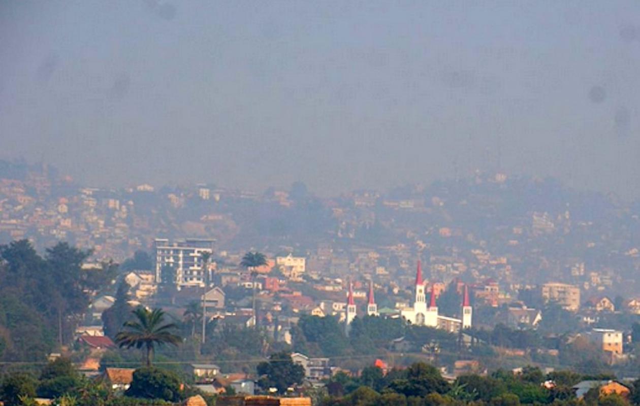 Antananarivo face à une pollution extrême : l’air reste “malsain”