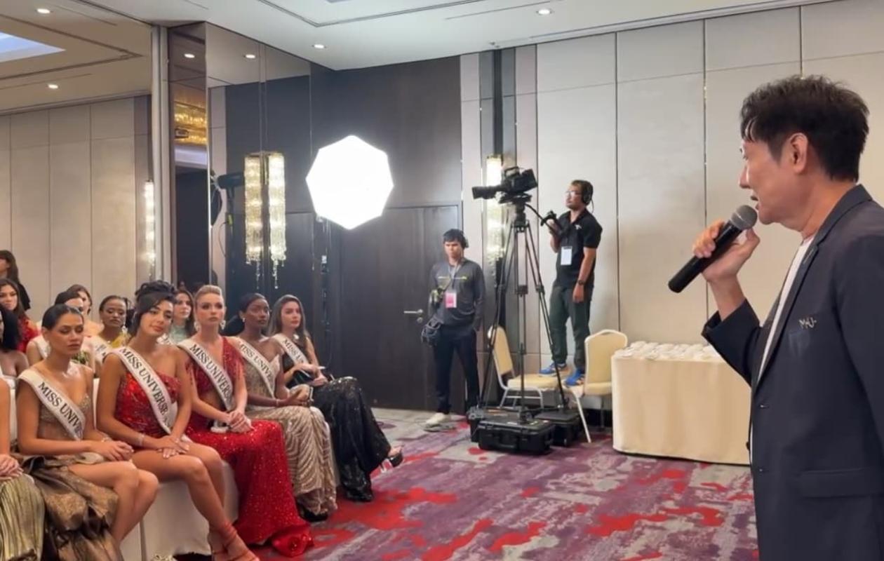 Miss Univers 2025 : l’incident entre Nawat Itsaragrisil et Fátima Bosch, candidate du Mexique