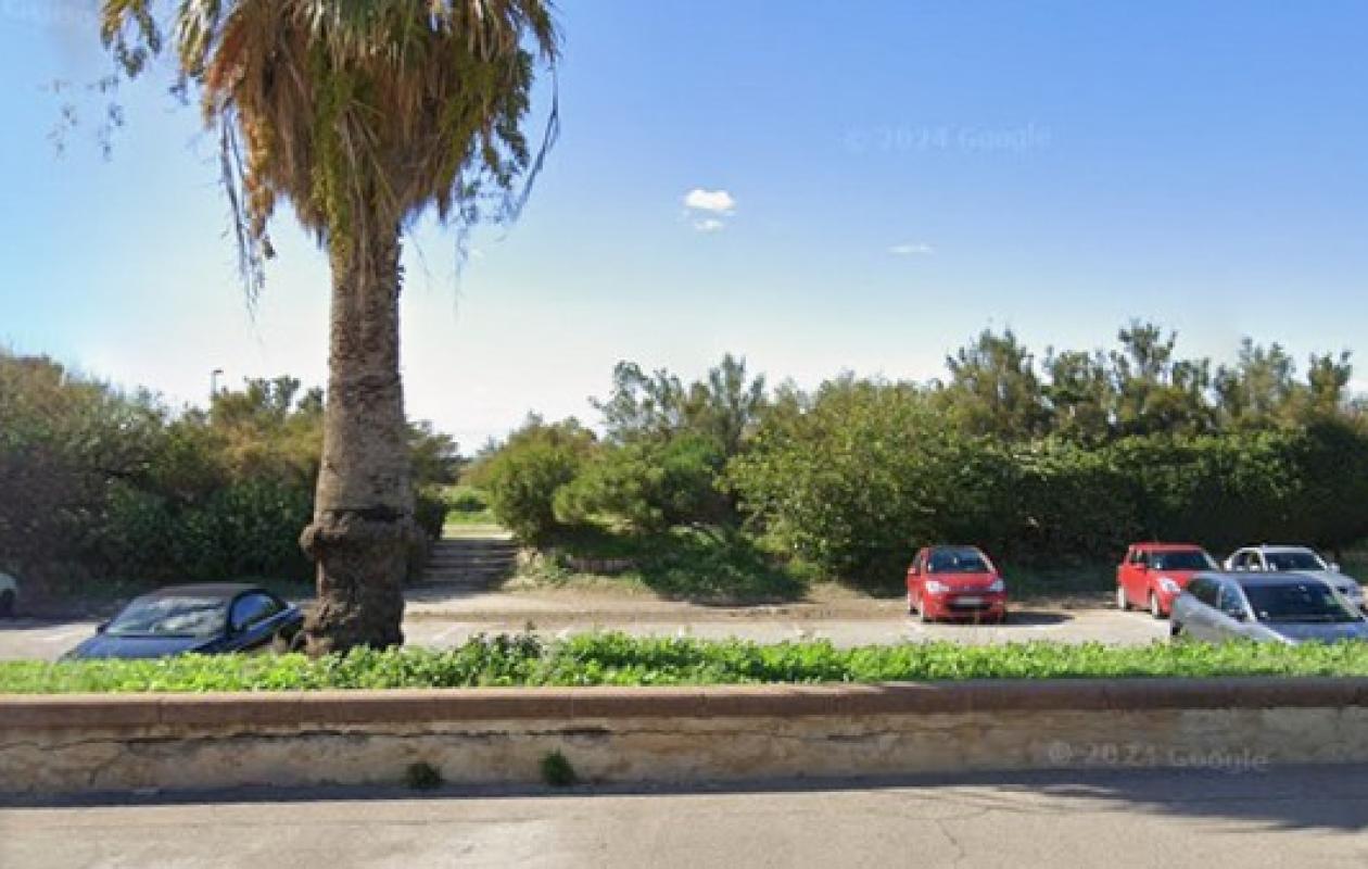 Le corps d'une jeune femme de 25 ans à moitié nue découvert dans un sac de couchage