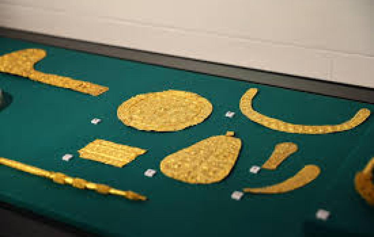 La Suisse et le Royaume-Uni restituent des trésors en or et en bronze au roi des Ashantis du Ghana