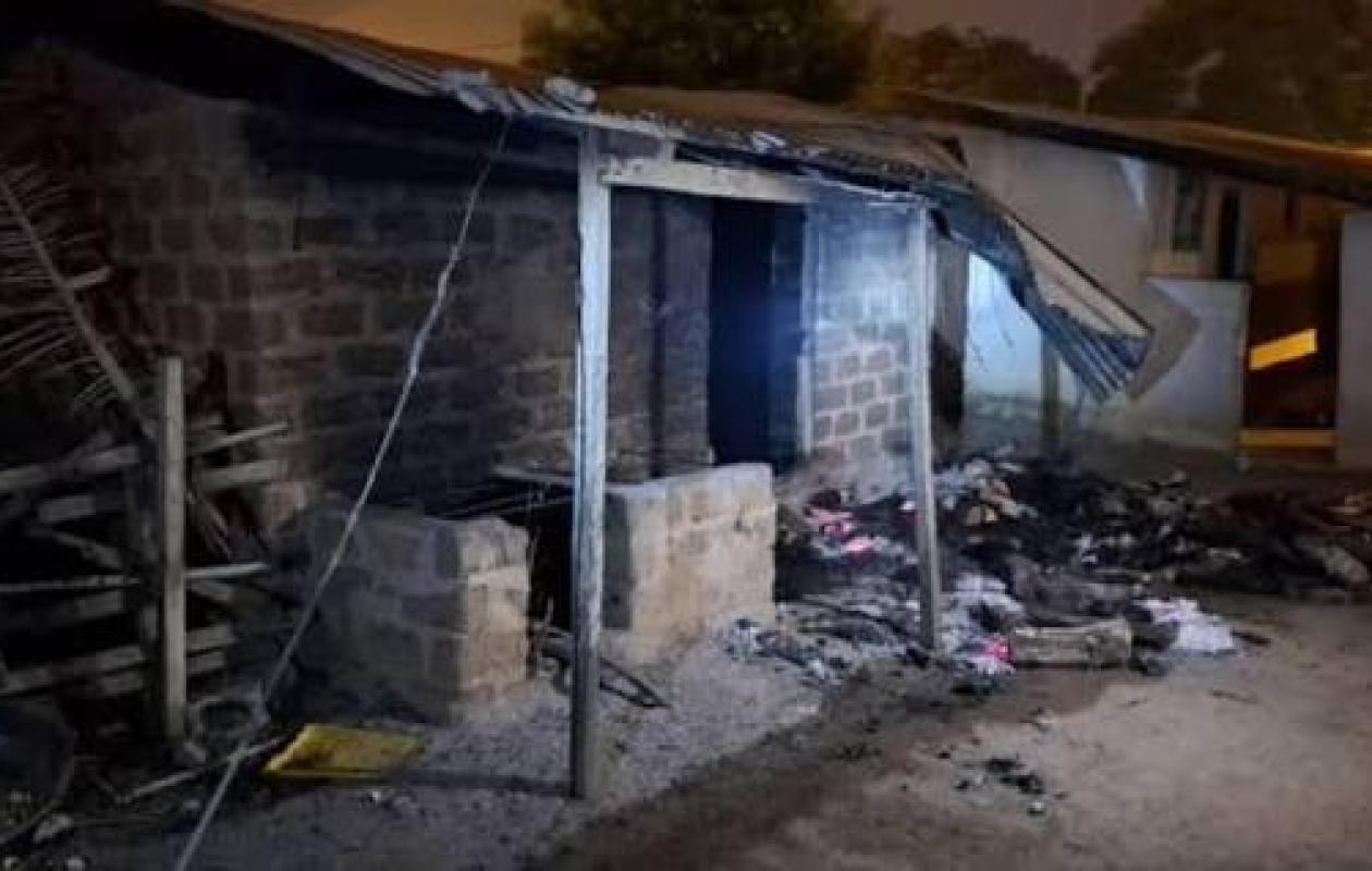 Vandalisme à Lakota : Des actes de destruction et une tentative d'incendie secouent le village de Brihiri