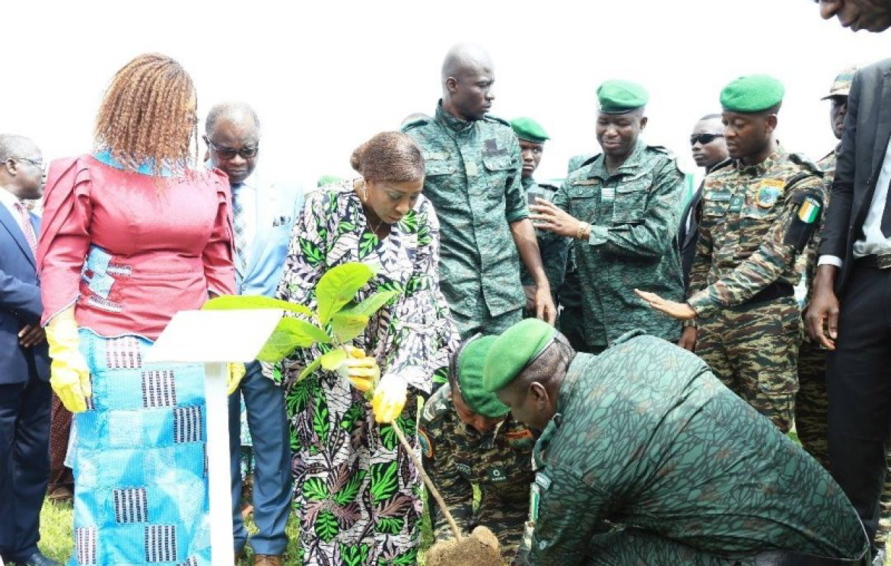 Journée de la Paix : Kandia Camara érige l'arbre en symbole de la cohésion nationale.