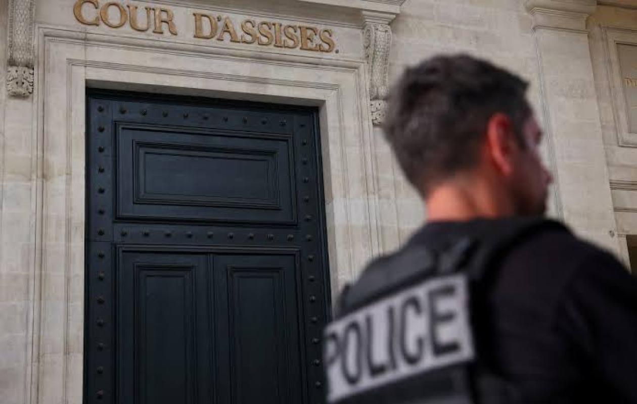 Une mère étouffe à mort ses deux jumelles de 3 mois avec leur doudou : 18 ans de prison