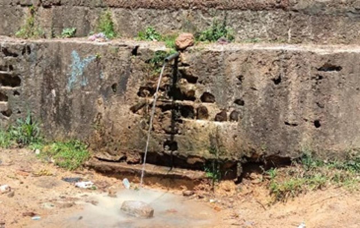 Sassandra / Drewin : la vieille source d’eau coloniale tombe en ruine