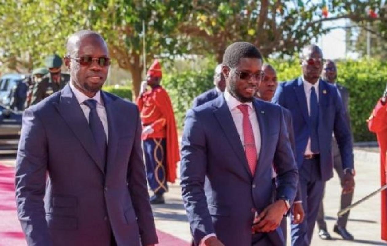 Sénégal : Diomaye Faye Clôt les Rumeurs de Tensions avec Ousmane Sonko