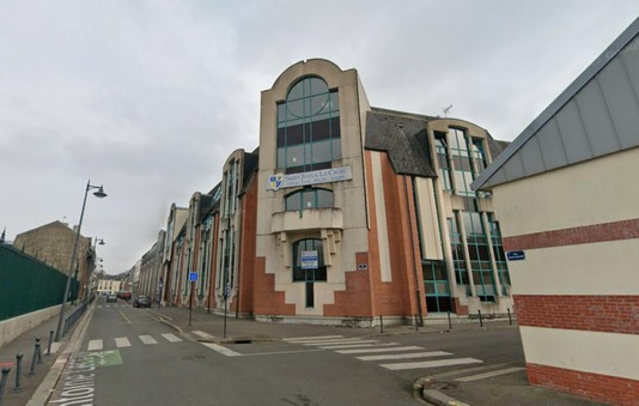 Un enfant de 11 ans s'introduit au collège avec un couteau pour poignarder une élève