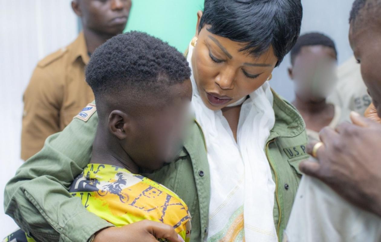 Abidjan – Riviera : Le Ministère sauve un enfant vulnérable abandonné dans la rue