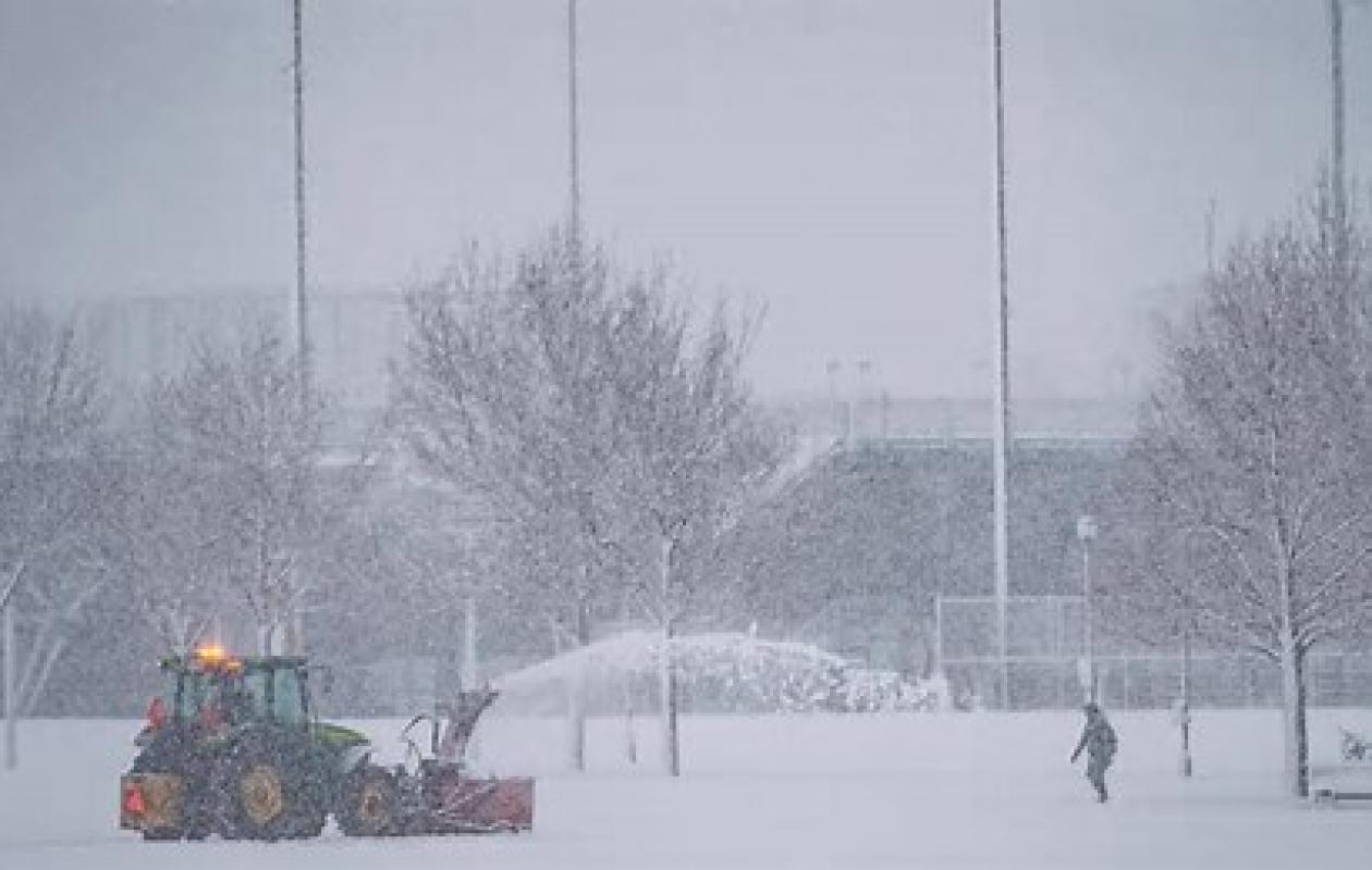Quatre décès liés à la neige et au froid en une semaine : conseils d'Urgences-Santé pour la prévention
