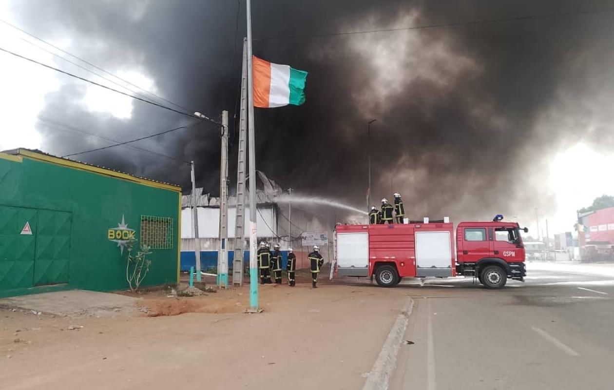 Bouaké : un incendie dévaste le plus grand magasin chinois, des pertes colossales estimées à plusieurs milliards