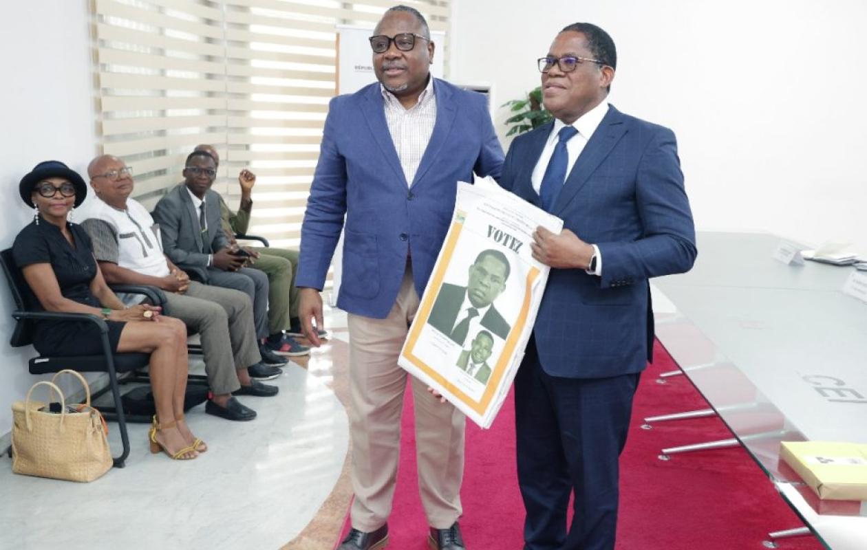 Législatives 2025 : la CEI remet les affiches et bulletins de vote aux candidats