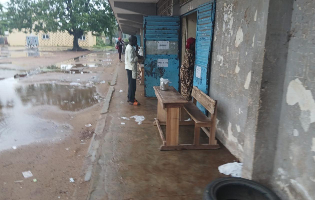 Législatives 2025 à Treichville : des contestations sur le scellage des urnes retardent le vote dans certains bureaux