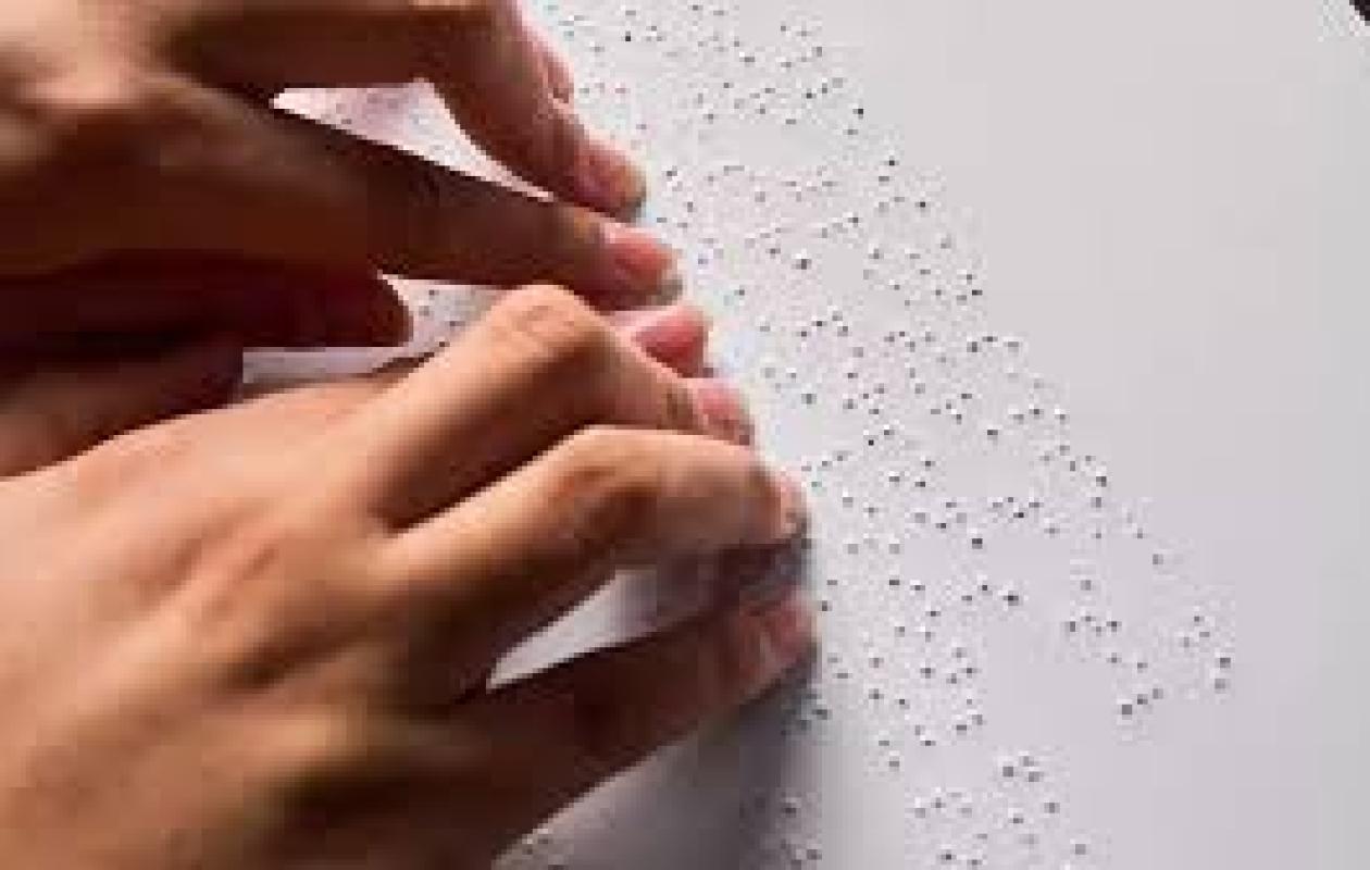 Journée mondiale du braille : un outil essentiel pour l’inclusion des personnes aveugles