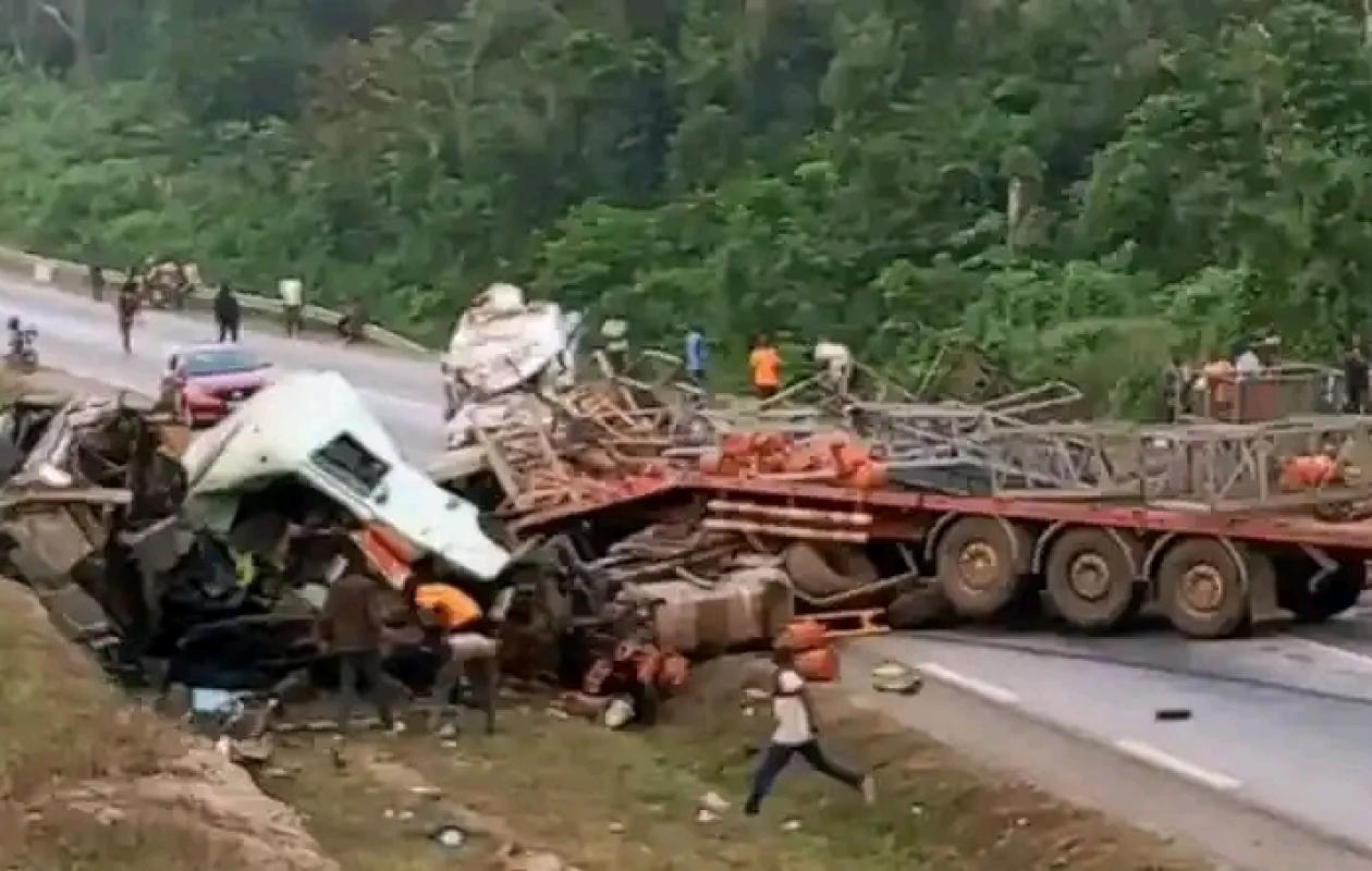 Drame sur l’axe Adzopé–Akoupé : une collision meurtrière fait 14 victimes dont deux morts