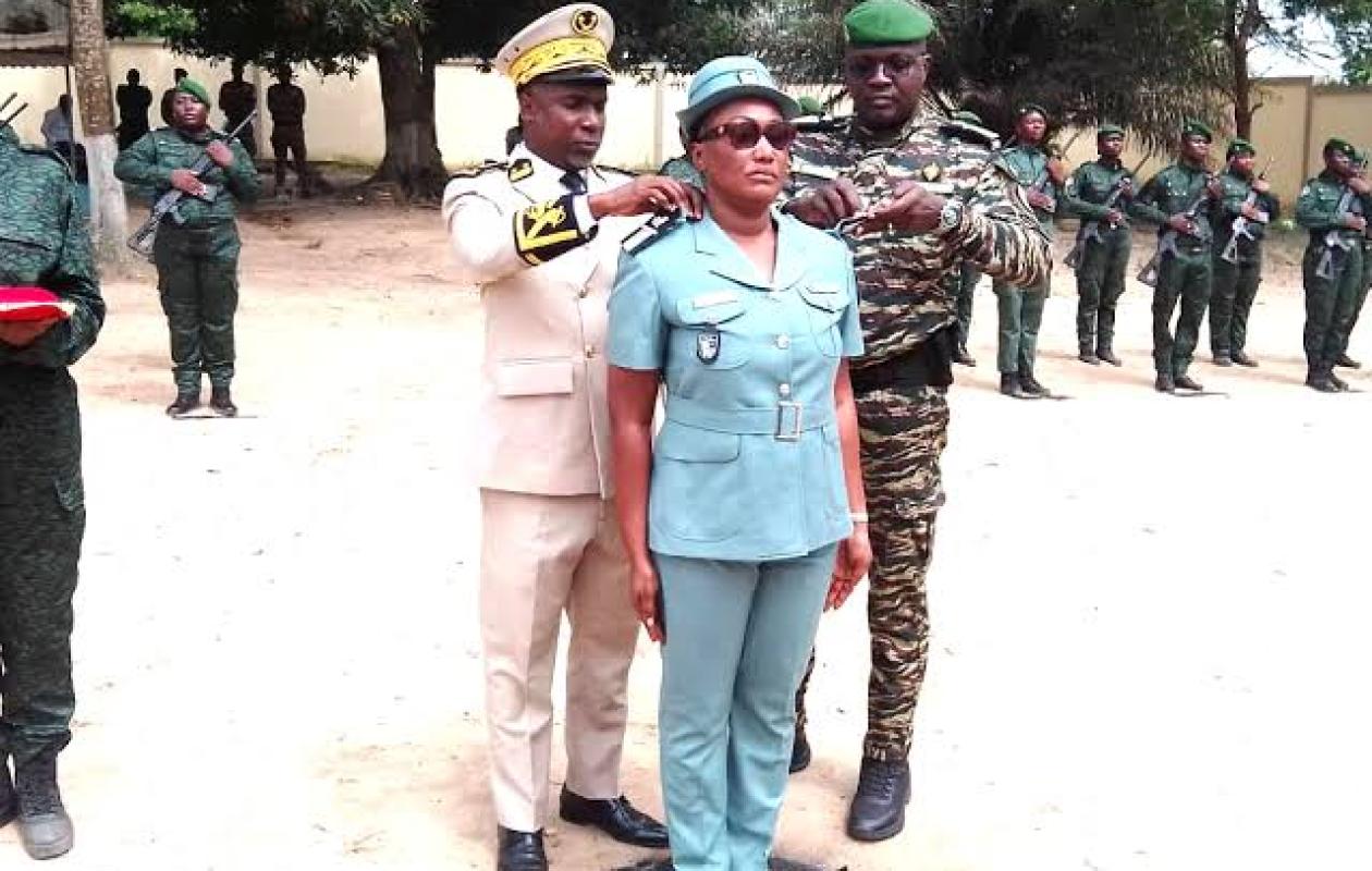 Côte d’Ivoire – Une cheffe des Eaux et Forêts d’Anyama honorée pour sa promotion au grade de commandant