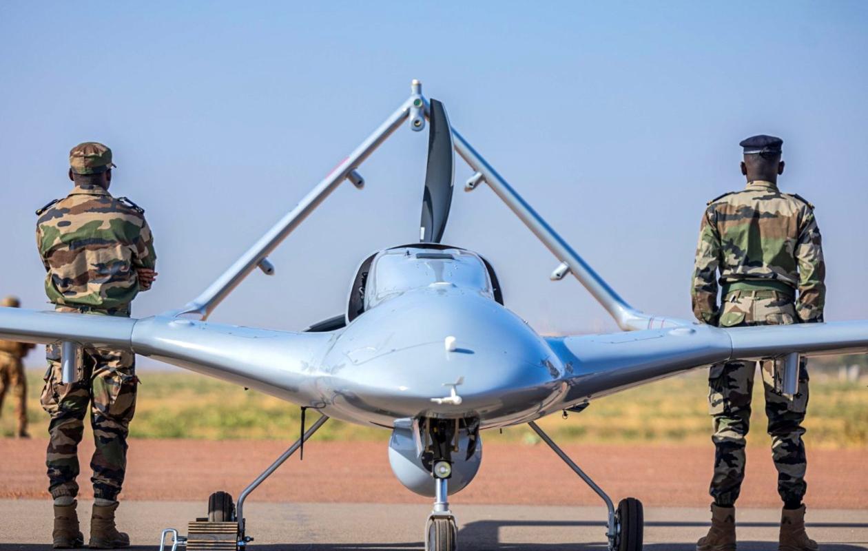 Au Mali, Assimi Goïta veut encadrer l’usage des drones civils pour contrer leur détournement par les jihadistes