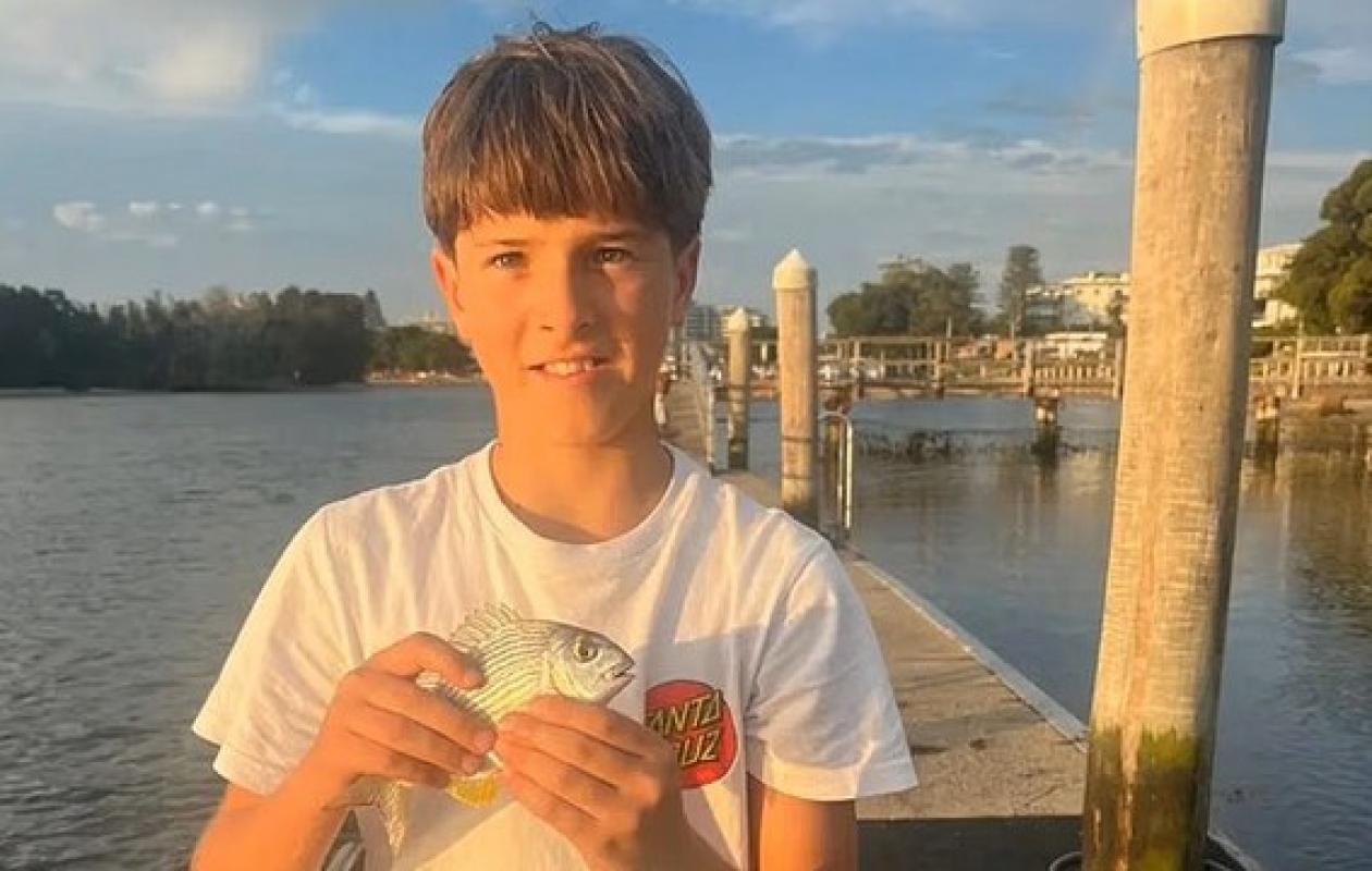 Nico, 12 ans, plonge du haut d'une falaise et se fait dévorer par un requin