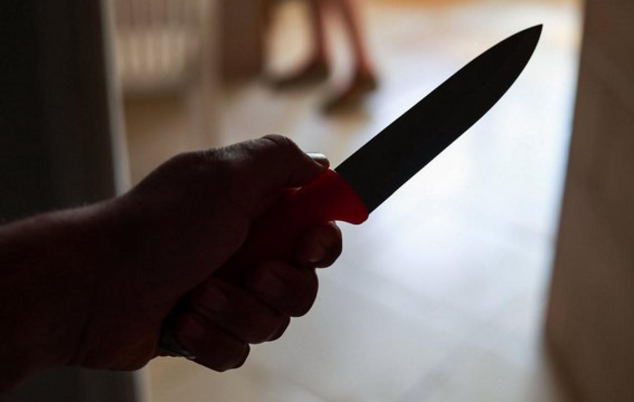 Une femme tranche le pénis de son compagnon et le tue à coups de couteau