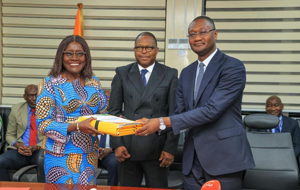 Côte d’Ivoire : Moussa Sanogo passe le témoin à Mariatou Koné au ministère du Portefeuille de l’État et des Entreprises publiques