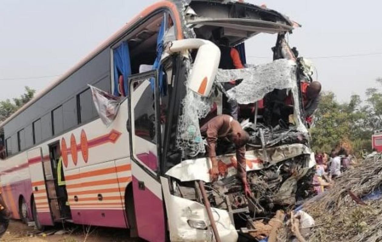 Drame sur l'axe Divo-Yokoboua : un car de transport fait une sortie de route