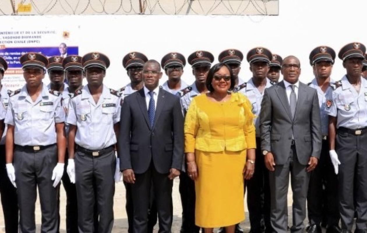 Protection civile : des pompiers civils honorés et équipés à Abidjan