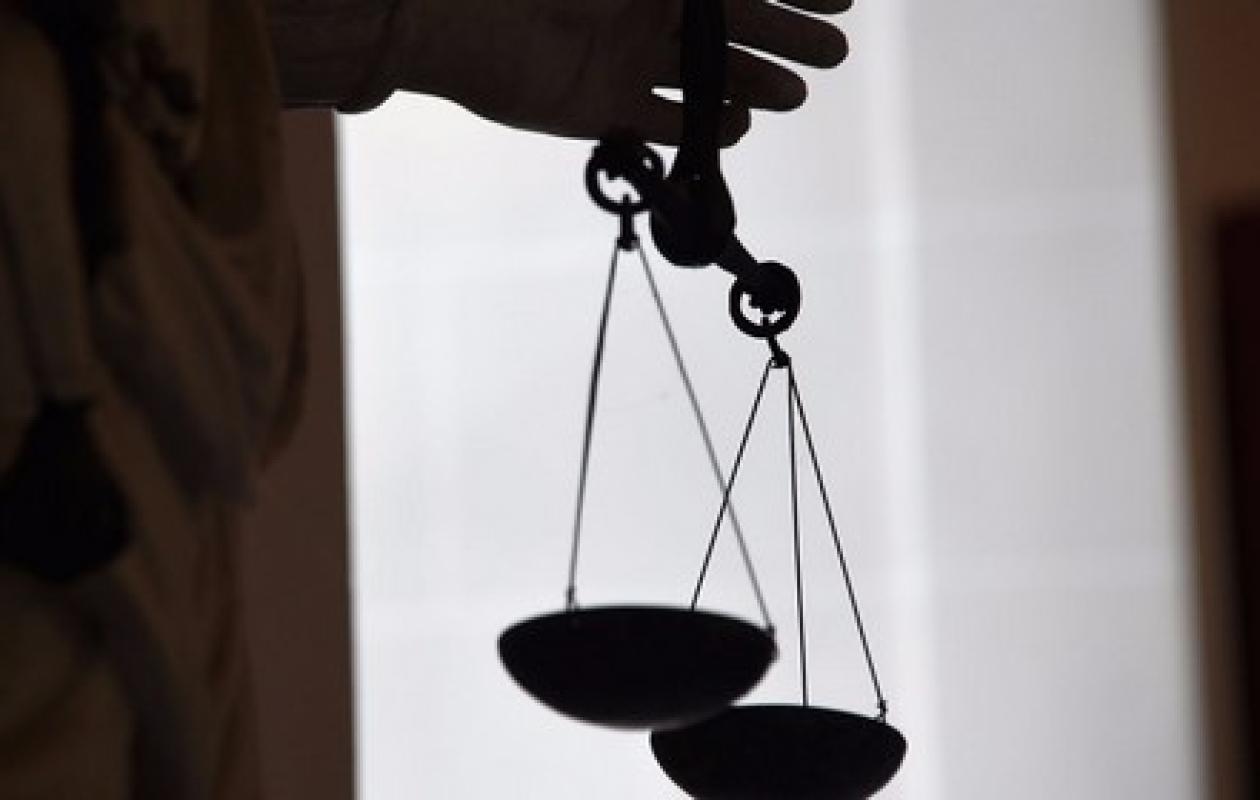 Une jeune fille poignarde un ado de 15 ans aux parties génitales avec des ciseaux : pourquoi ?