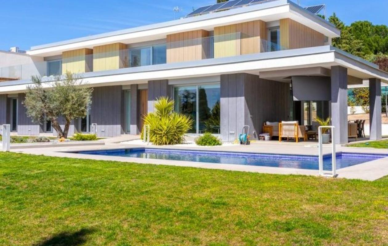 À Madrid, le footballeur Thibaut Courtois fait construire une maison démesurée de 6 000 m2