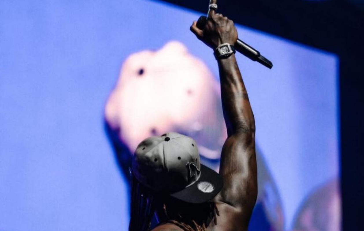 Himra : Un retrait spirituel en plein sommet de sa gloire