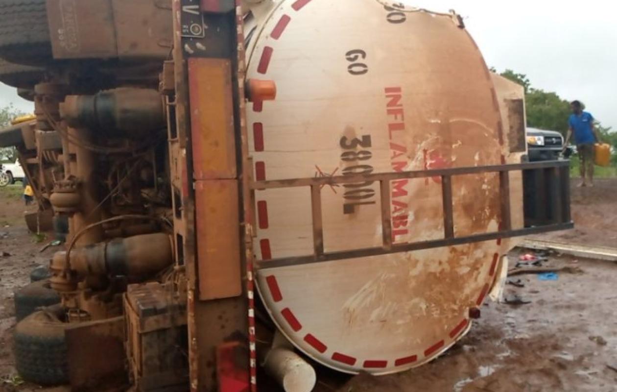 Camion-citerne renversé : ils vendent le carburant aux villageois et écopent de prison ferme