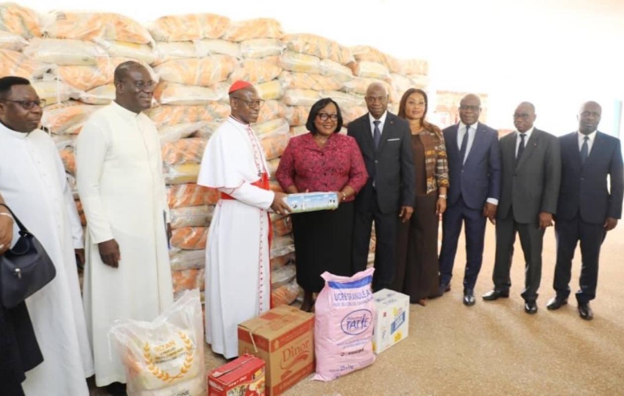 Carême 2026 : Alassane Ouattara offre des vivres à la communauté catholique