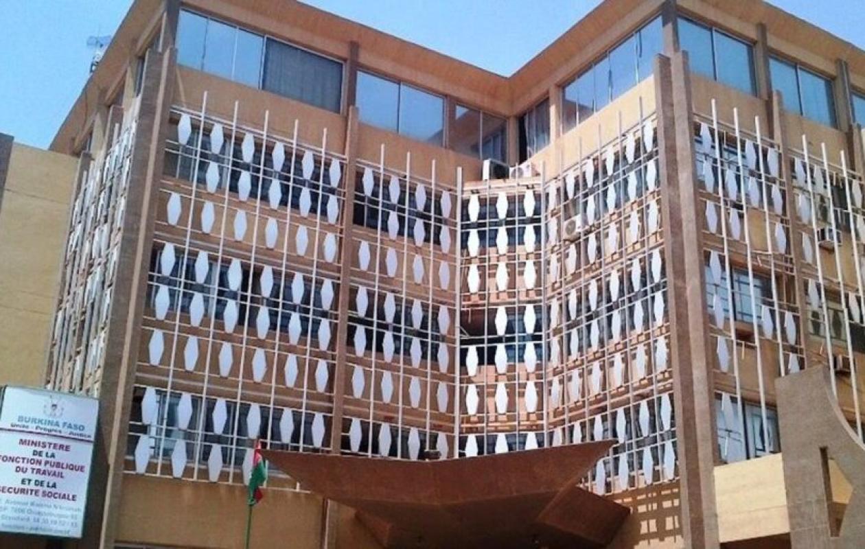 Corruption dans la fonction publique : trois agents sanctionnés, un relaxé à Ouagadougou