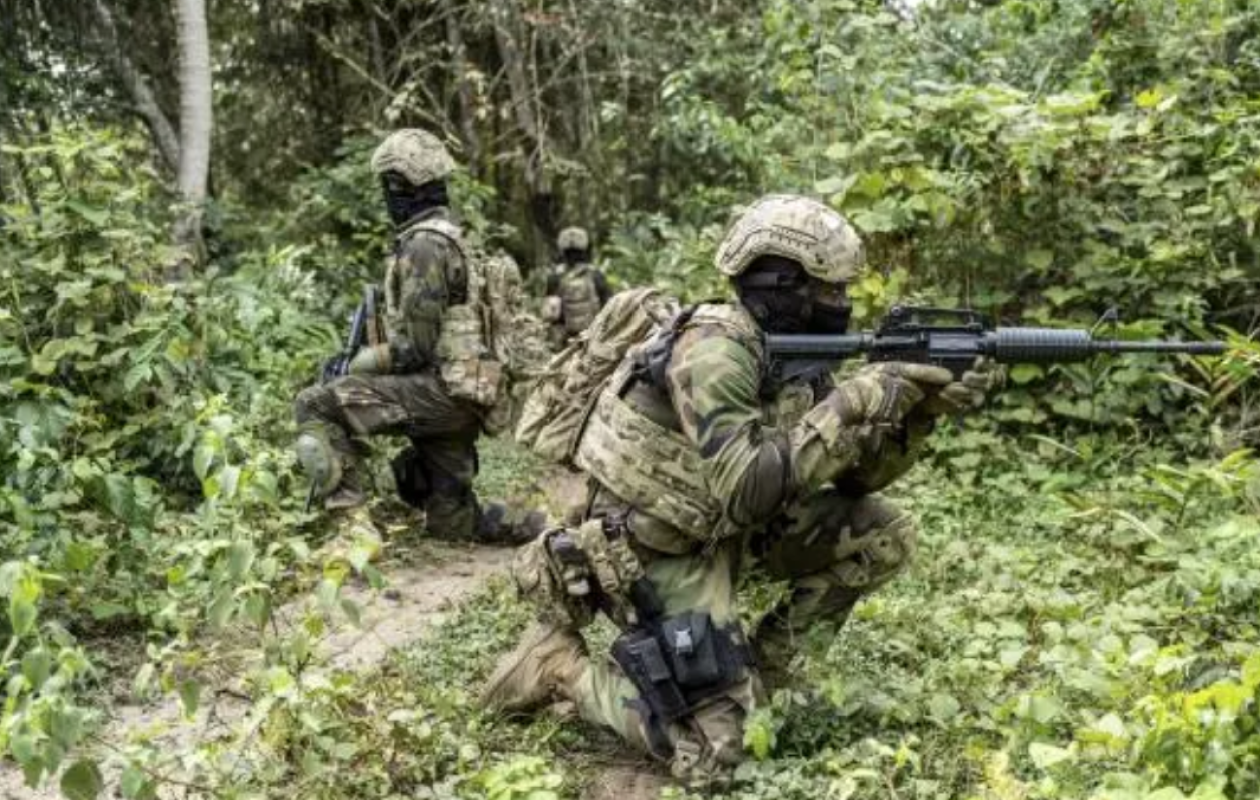 Guerre en Ukraine: le Ghana affirme que 272 de ses citoyens ont été "attirés" sur le front, "dont environ 55 auraient été tués"