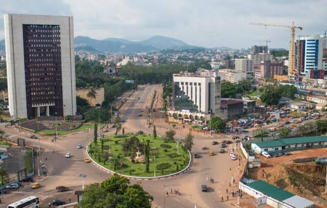 Cameroun: l’avocat de 12 Africains expulsés des États-Unis affirme être empêché de les rencontrer