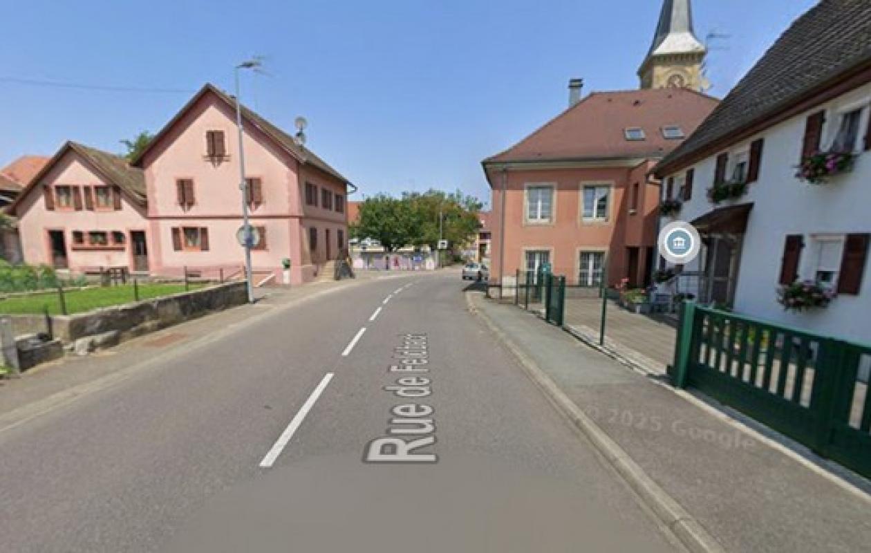 Sa compagne lui annonce qu’elle le quitte, il saute de la voiture en marche et se tue