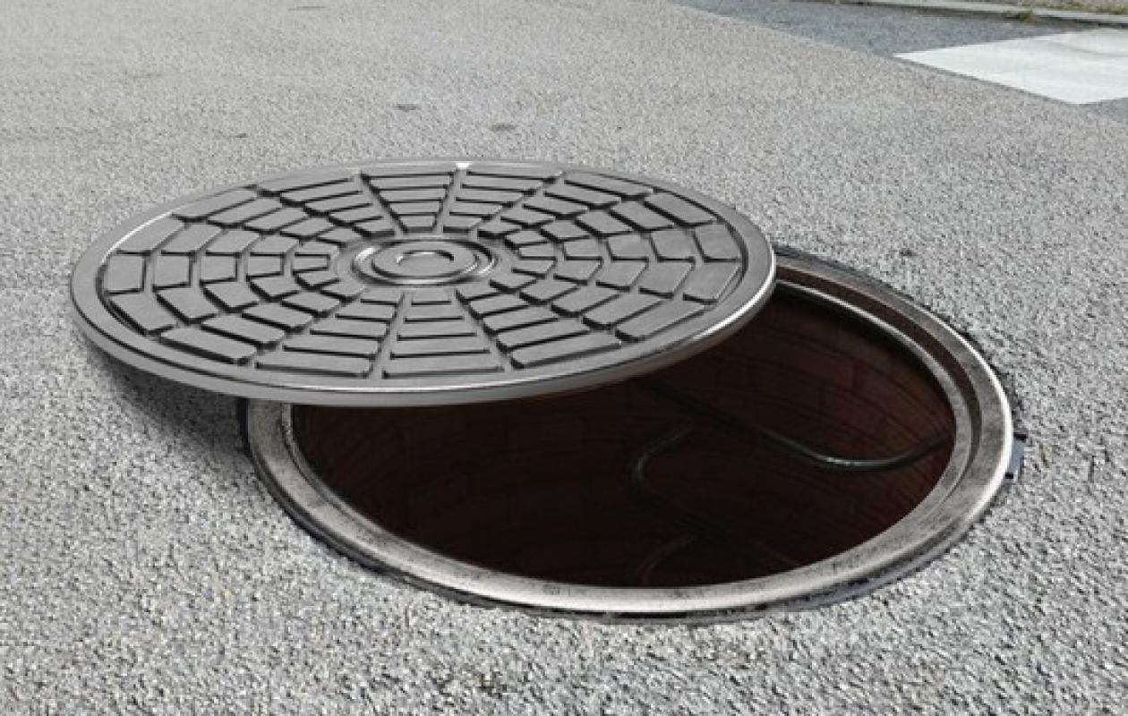 Vierzon : un homme jette son ex-compagne dans une bouche d'égout