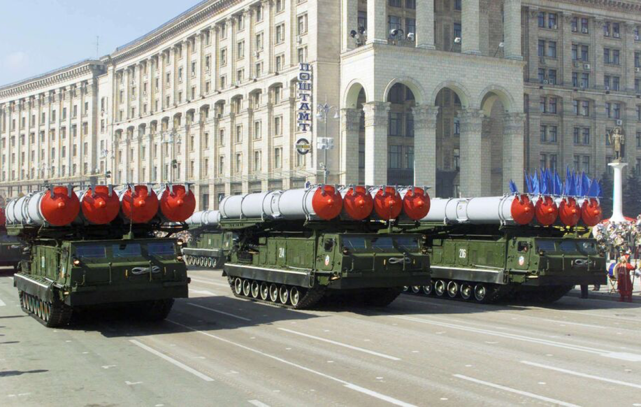 Guerre en Ukraine : des drones FP-2 détruisent un nouveau système de défense aérienne russe S-300V à 120 millions de dollars